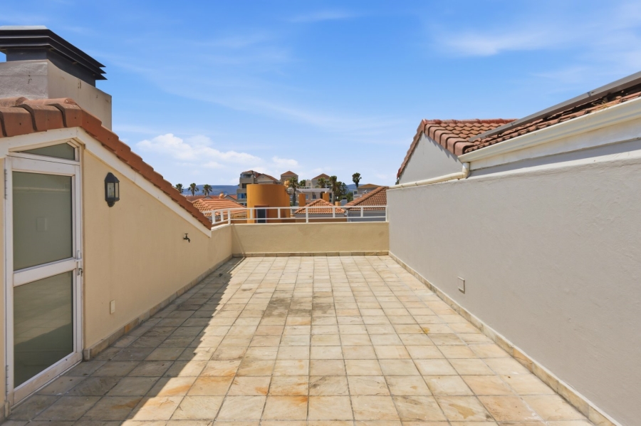 4 Bedroom Property for Sale in Harbour Island Western Cape